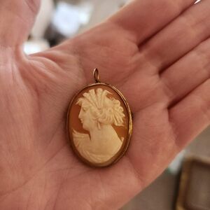 Vintage-Inspired Cameo Pendant Necklace in Cream and Brown